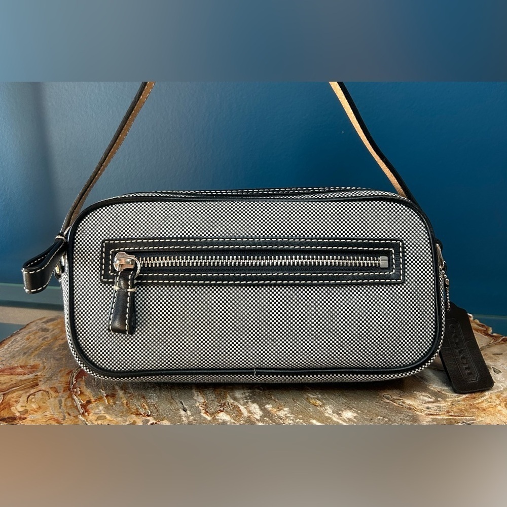 Vintage COACH East West Slim Black and White Camera Crossbody 4445 - Picture 3 of 17